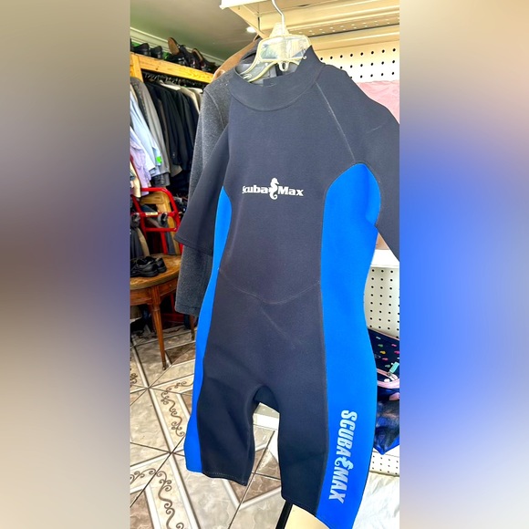 Diving wetsuits - Picture 1 of 1